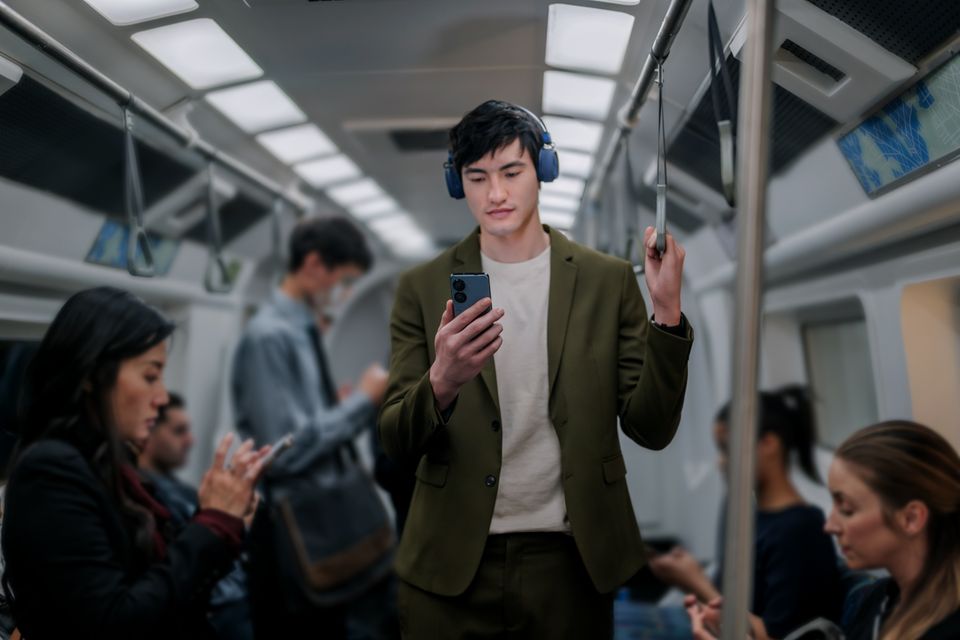 Asus Zenfone9 Commercial Kv Stills 88